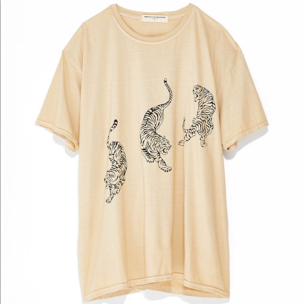 URBAN OUTFITTERS tiger tshirt